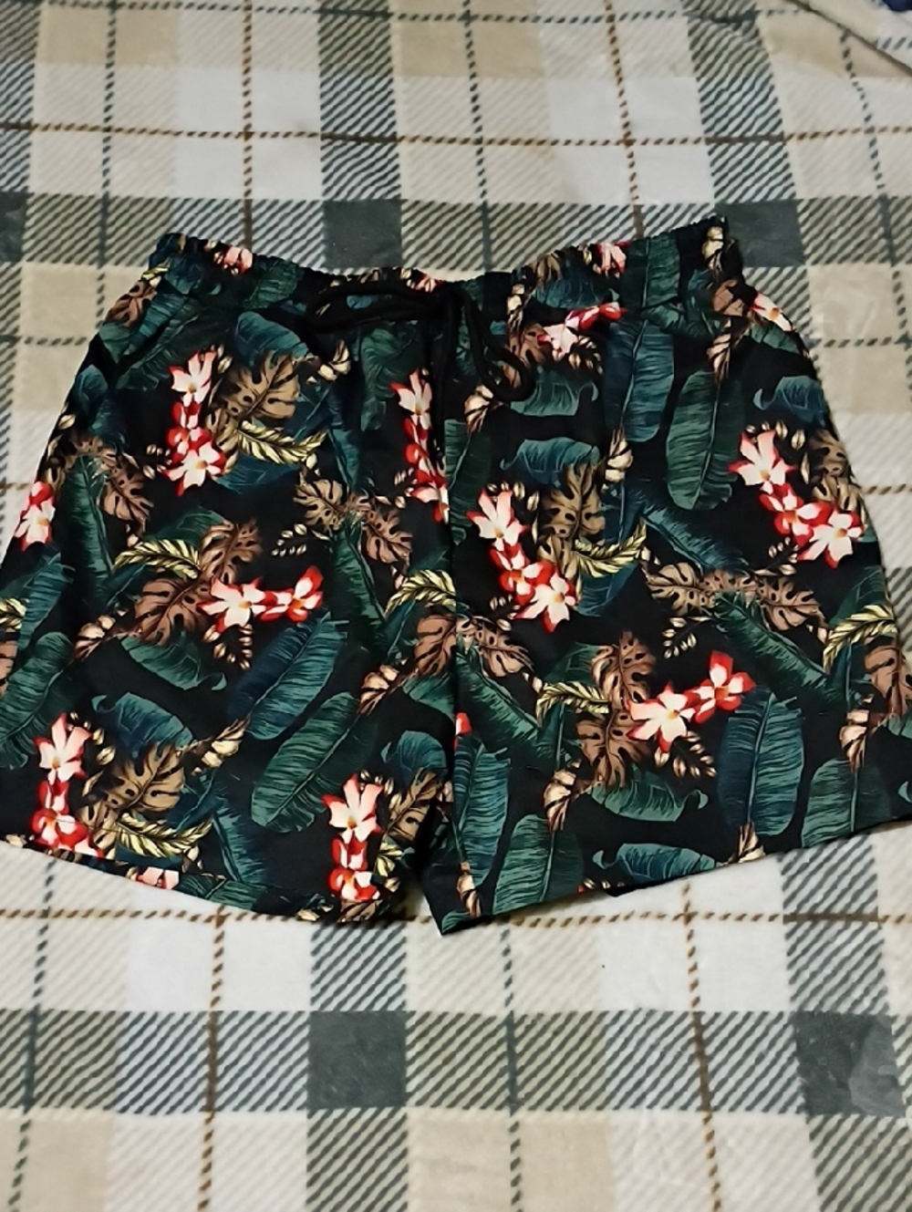 SHEIN Black Tropical Floral Men’s Athletic Shorts with Green Leaves